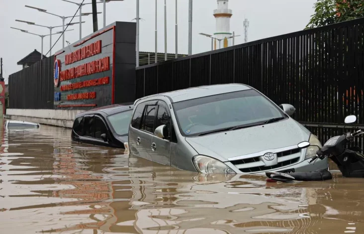 8 Hal Hal ini adalah Bisa Mengurangi Kerusakan Mobil juga Motor Akibat Banjir