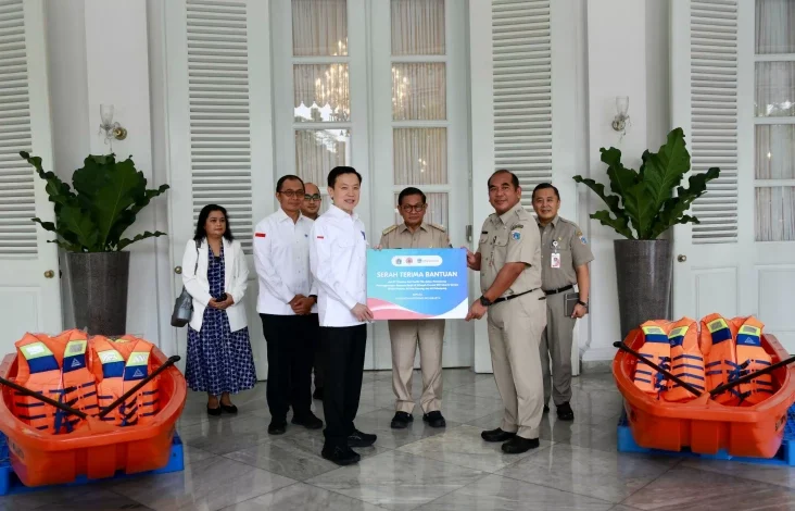 Chandra Asri Distribusikan 20 Perahu Operasional Tanggulangi Banjir di DKI Ibukota Indonesia