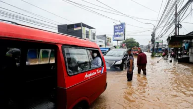 Jangan Sembarangan, Begini Cara Terabas Banjir Pakai Mobil Matic