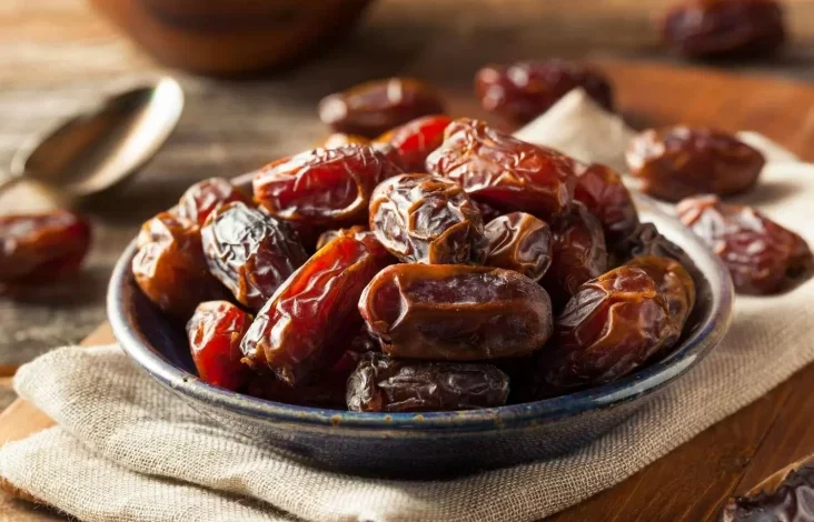 Perang Manis di area pada Meja Takjil: Kurma Alami vs. Kurma Gula, Siapa Pemenangnya?