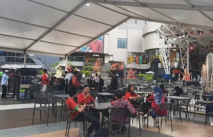 RCTI+ Gelar Nobar Timnas Indonesia vs Bahrain di area area La Piazza, Suporter Mulai Padati Lokasi