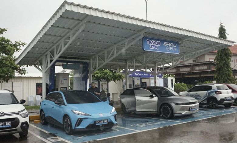 Berapa lama waktu charging mobil listrik? Simak ulasan kemudian tipsnya