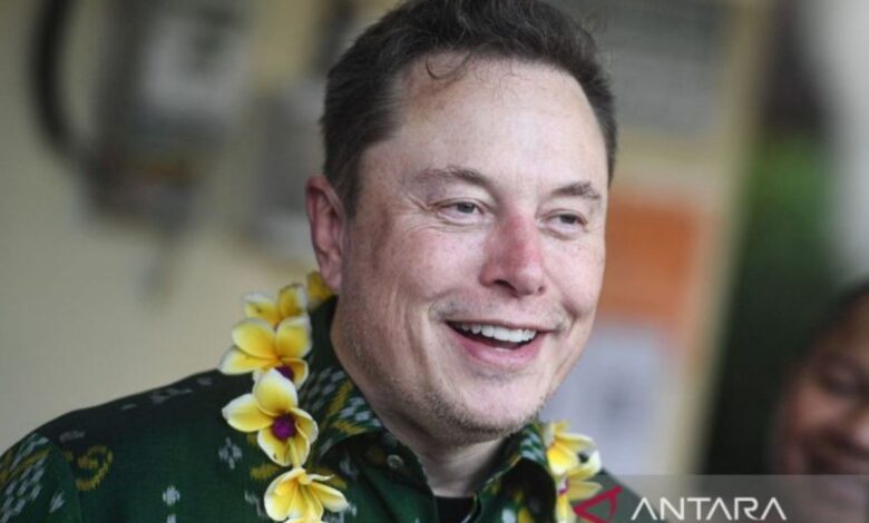 Elon Musk bertengkar dengan penasihat tarif Trump