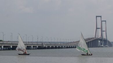 Menelusuri sejarah jembatan Suramadu